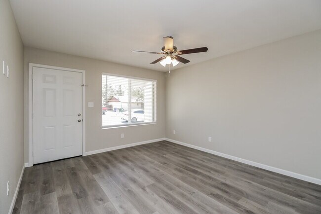 Building Photo - 3156 E Edgewood Ave
