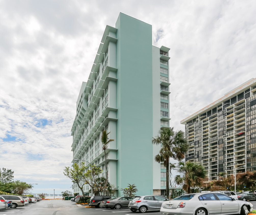 Primary Photo - Stanley Axlrod Towers