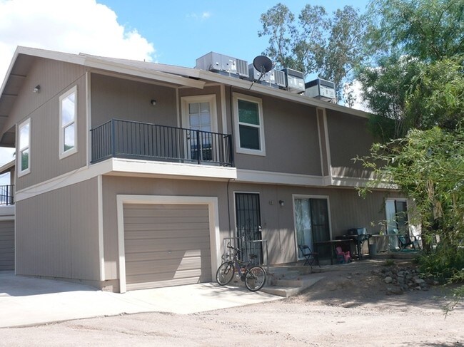 Building Photo - Palm Way Apartments