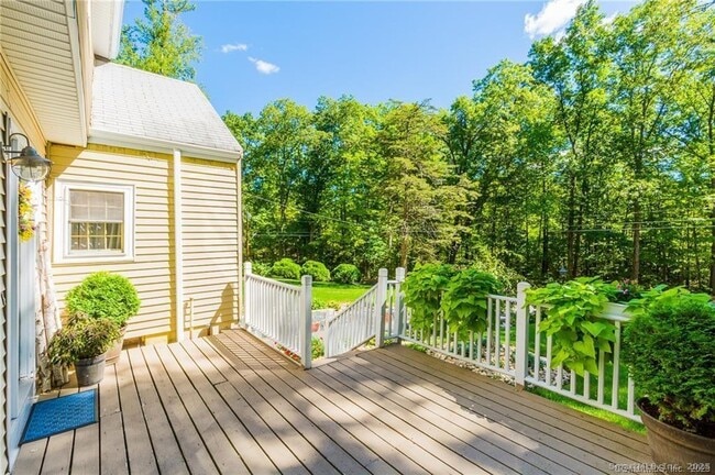 Foto del edificio - 351 W Mountain Rd