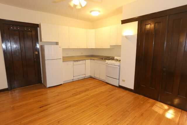 Foto del edificio - 821 W Waveland Ave