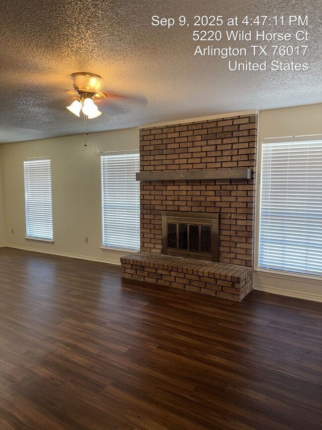 Building Photo - 5220 Wild Horse Ct