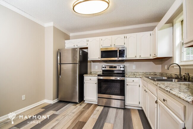 Foto del edificio - 4819 Shady Pine Dr