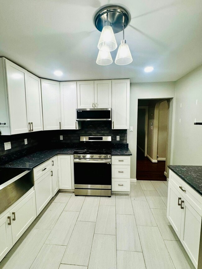 Building Photo - 4267 Utah St