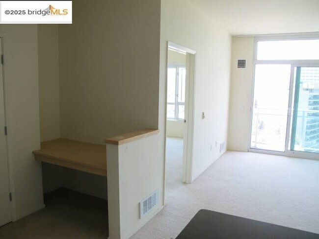 Foto del edificio - 1 Lakeside Dr