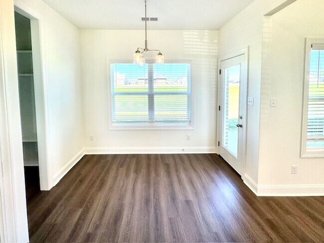 Foto del edificio - Move In Special! Now Leasing a Spacious 4-...