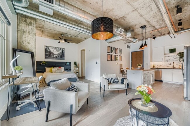 Exquisite Peloton Studio w/ Large Balcony - All the Amenities - Exquisite Peloton Studio w/ Large Balcony - All the Amenities House