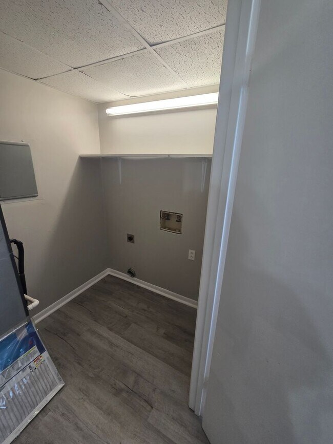 Foto del edificio - Beautifully Updated 2-Bedroom Townhome with Washer/Dryer Hookups!