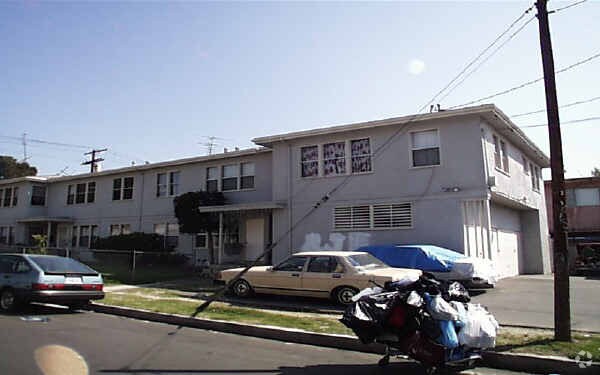 Building Photo - 6946-6958 Agnes Ave