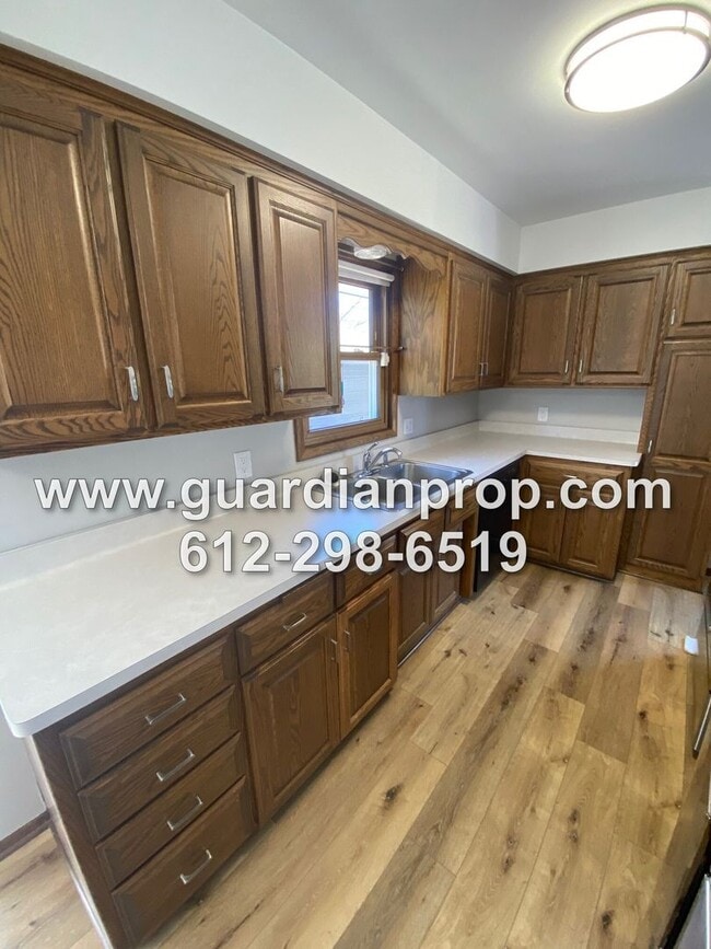 Building Photo - House Available September 1 in Mounds View...