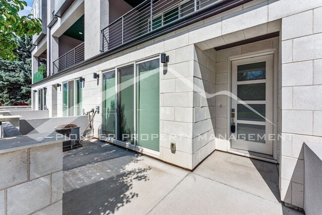 Photo - Fantastic Townhome with Central AC and 2 Car Garage!
