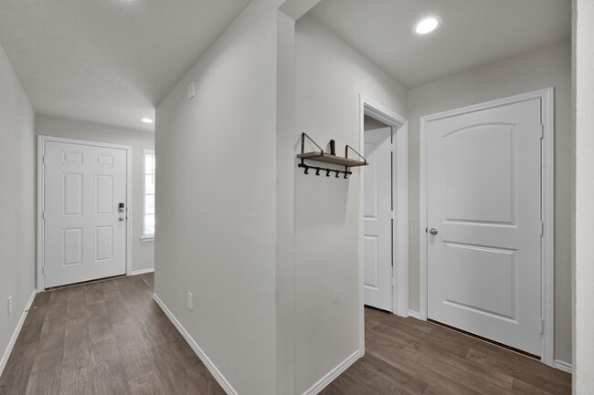 Building Photo - 13916 Great Pnes Ct