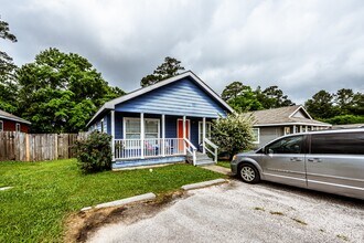 Building Photo - 134 Varsity Dr