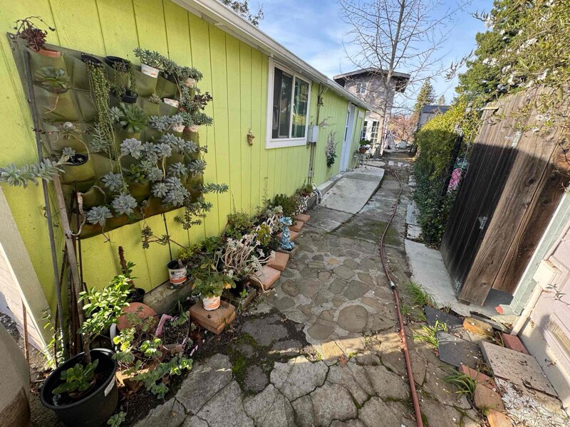 Foto principal - 210 Lone Oak Ave