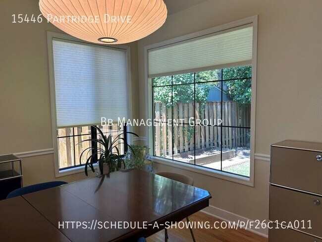 Foto del edificio - Lake Oswego- Beautiful Light-Filled Home w...
