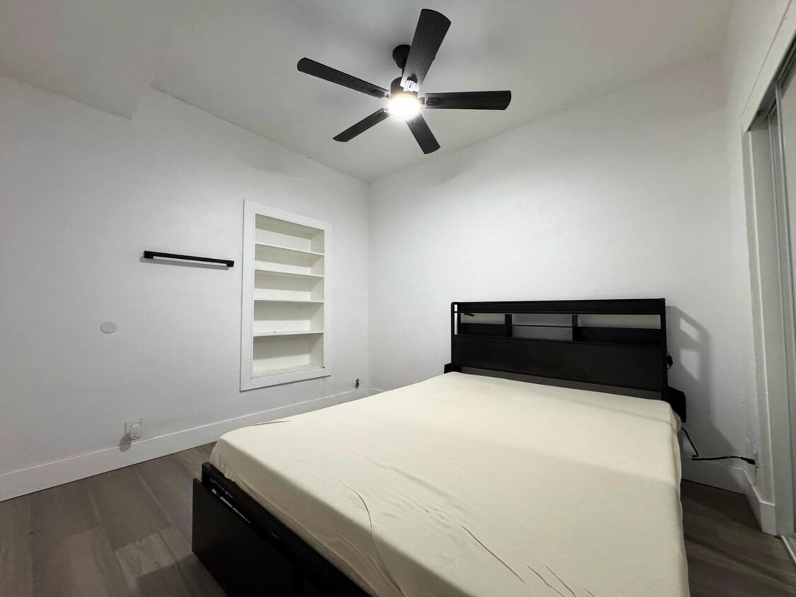 Photo - 1845 E Monroe St - Bedroom 4