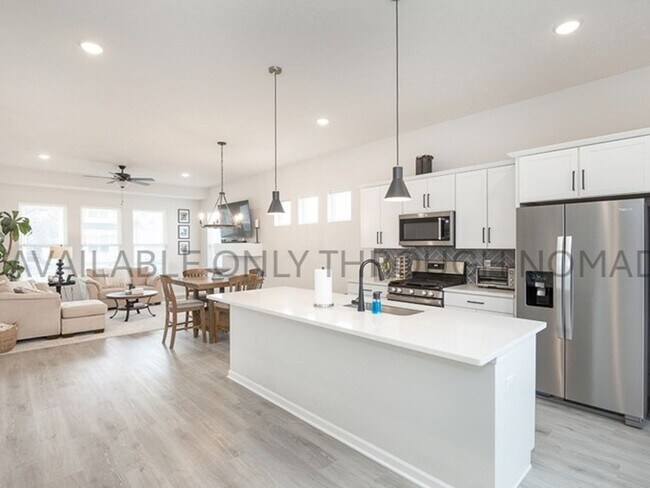Building Photo - 3 Bedroom Single Family Home Next To The C...