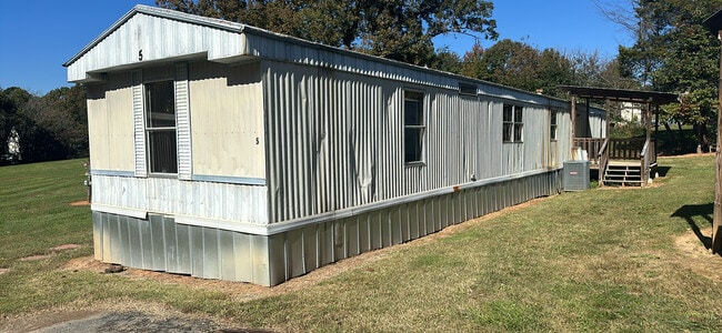 Building Photo - 7150 Seward Cir