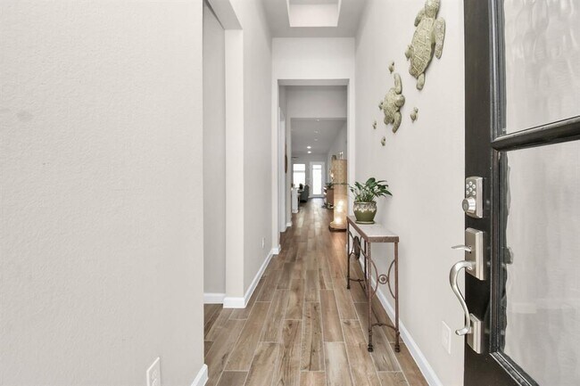 Building Photo - 5043 Morrison Dr