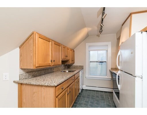 Building Photo - 623 Hale St