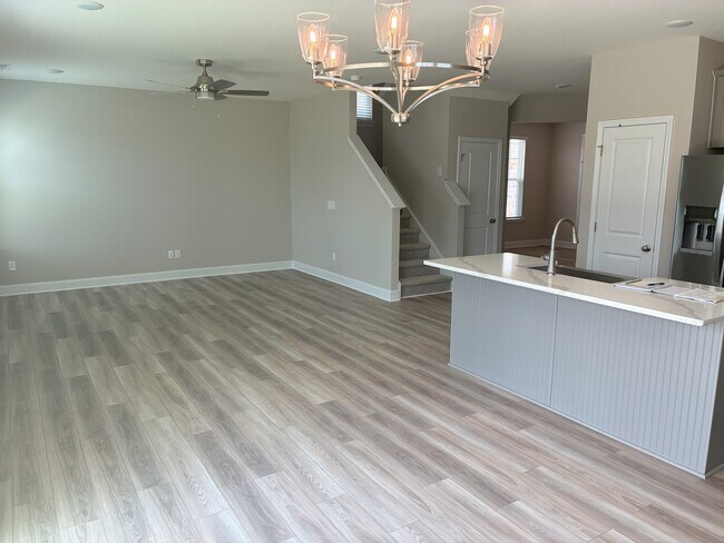 Sala de estar - 240 Steel Springs Ln