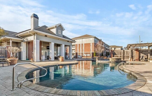 Foto del edificio - 2 bedroom, 2 bath Condo available Fall ‘25