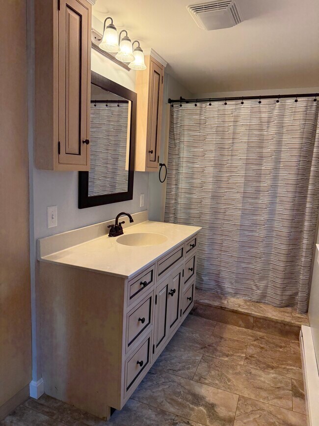 Baño completo - 3409 Main St