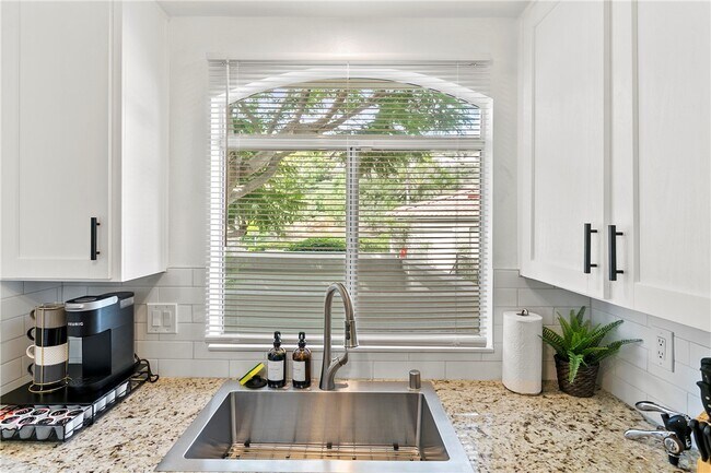 Building Photo - 30902 Club House Dr