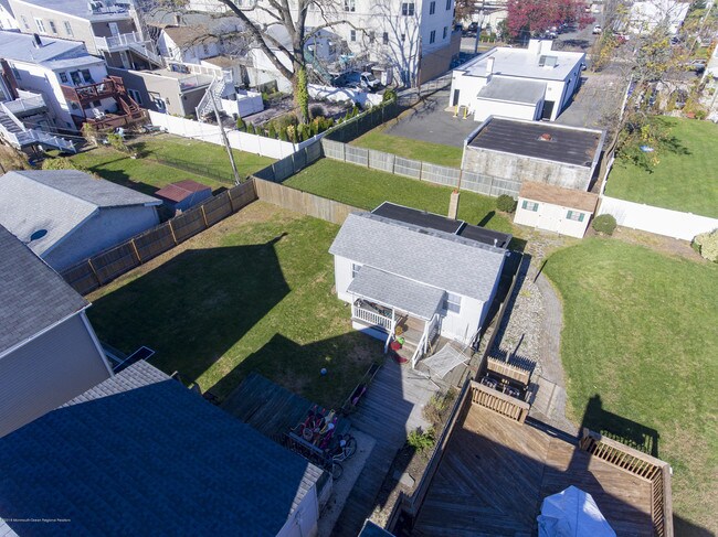 Building Photo - 614 11th Ave