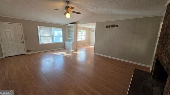 Building Photo - 1824 Poinsetta Dr