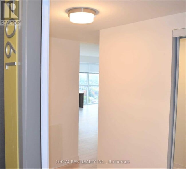 Building Photo - 20 Thomas Riley Rd