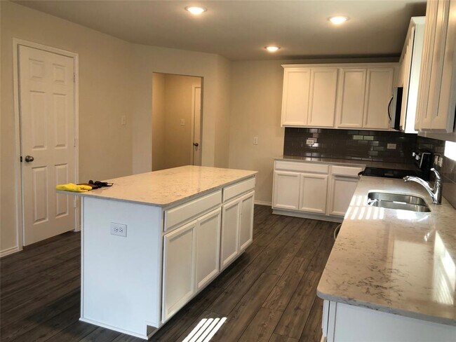 Building Photo - 1441 Lumberton-