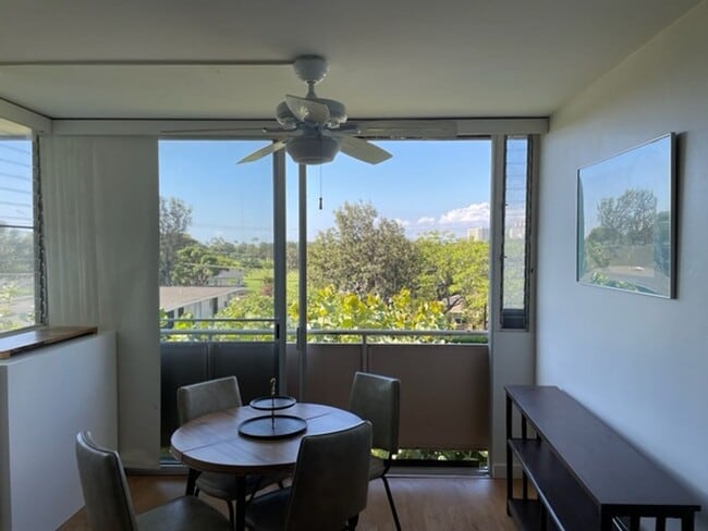 Building Photo - Pualei Circle 1 bedroom/ 1 bathroom/ 1 par...