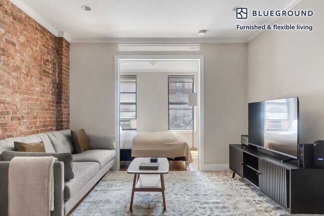 Building Photo - 515 W 47th St