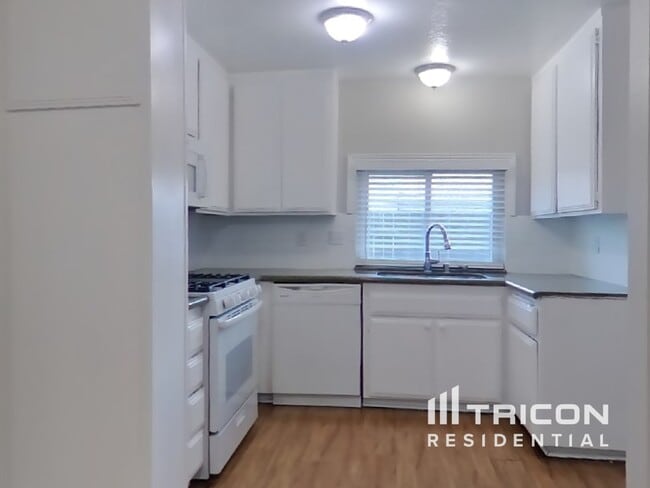 Building Photo - 14316 Cholla Dr