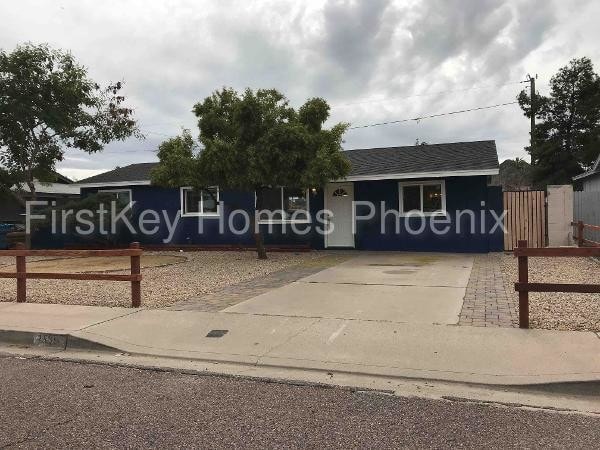 Building Photo - 2139 E Larkspur Dr