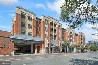 Building Photo - 309 Holland Ln