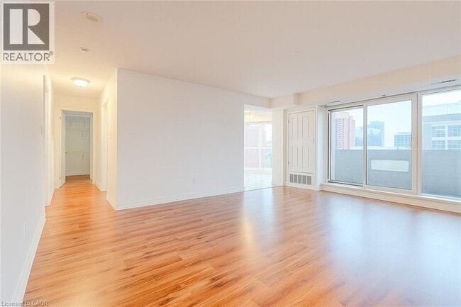 Photo du bâtiment - 67 Caroline St S