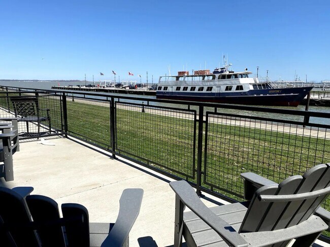 Foto del edificio - 401 W Shoreline Dr