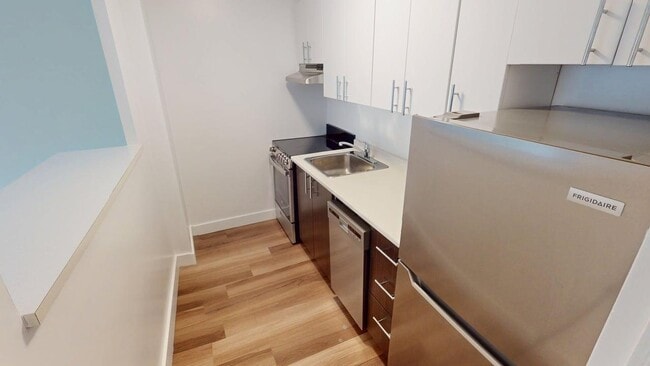 Interior Photo - 255 Stewart