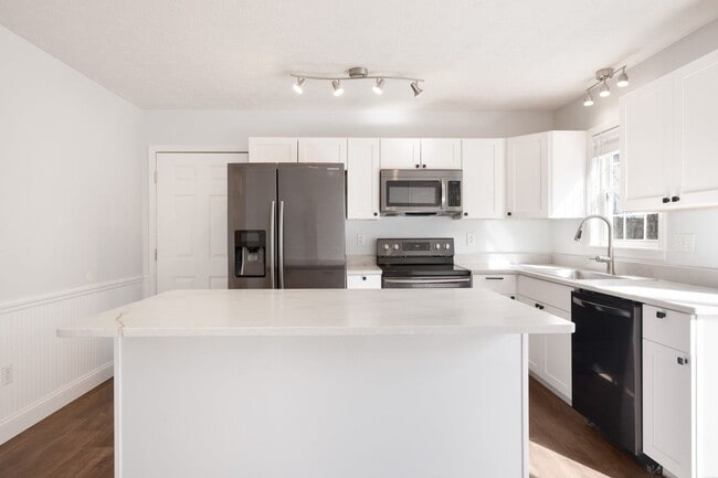 Building Photo - 5 Rash Rd