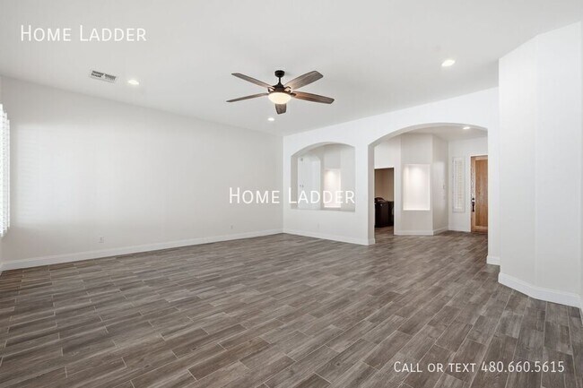 Foto del edificio - 5080 S McClelland Dr