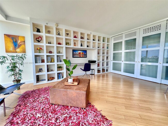 Foto del edificio - 601 NE 36th St