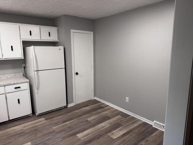 Foto del edificio - 300 Car-Mol Dr