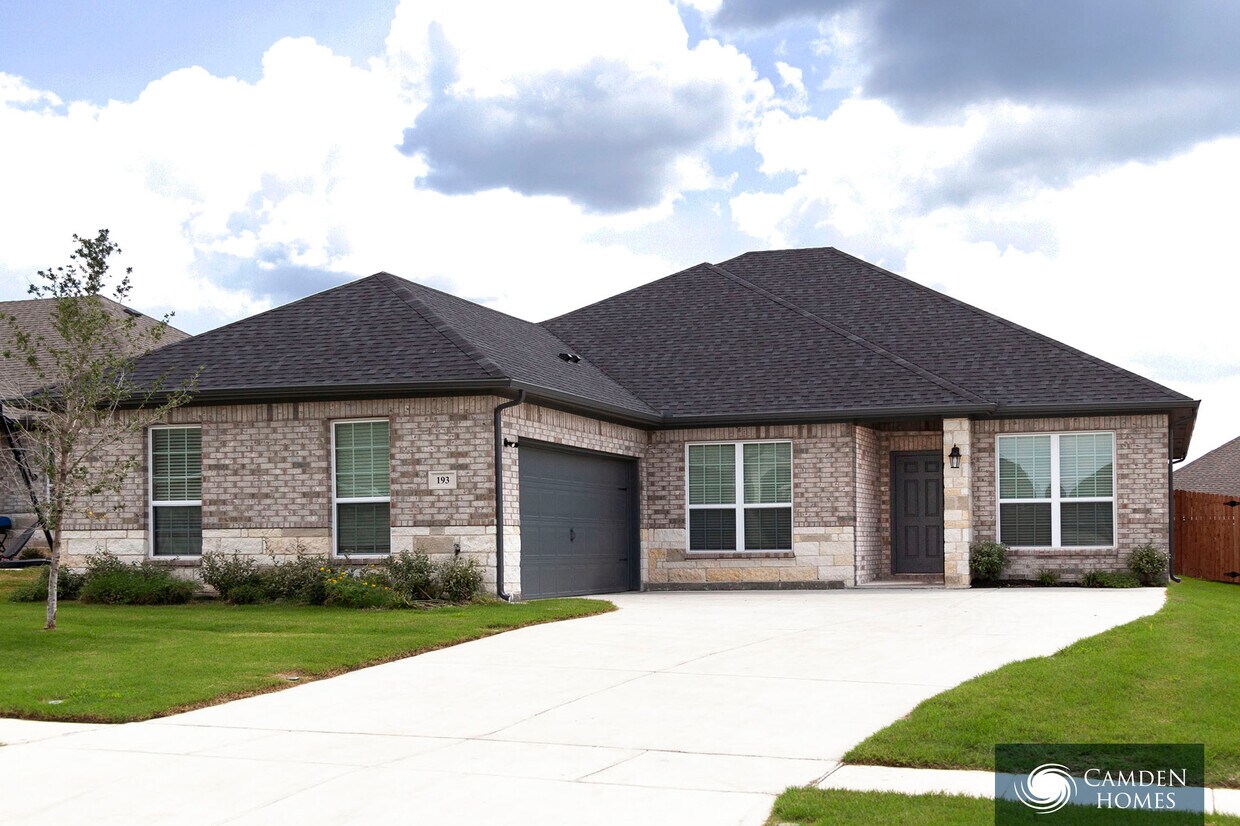 Foto principal - 214 Stefani Dr