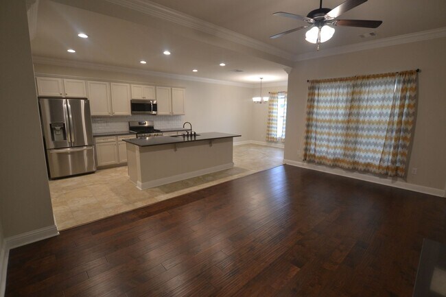 Foto del edificio - Location!  Location!  3 bedroom, 2 bath ho...