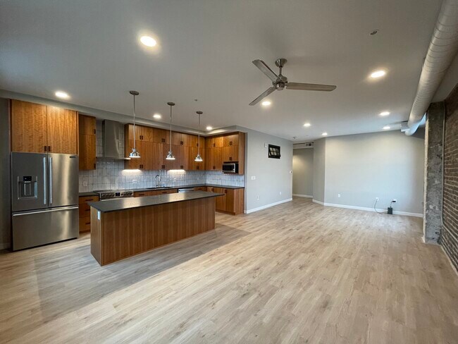 Building Photo - 947 O St
