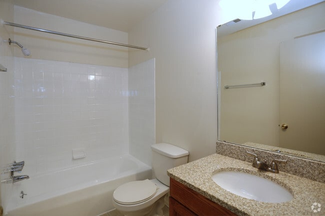 2BR, 1BA - 850SF - Bathroom - Kennedy Crossing Apartments