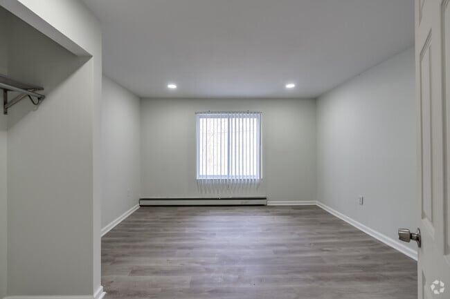 1BR, 1BA - 750SF - Bedroom - Dorchester Arms