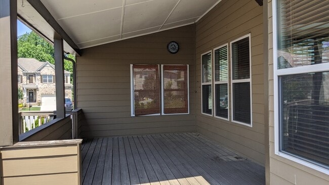 Building Photo - Beautiful Home with Lots of Amenities